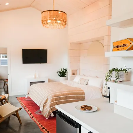 Longboard and Funboard Suites: Dual-King Beachside Studios